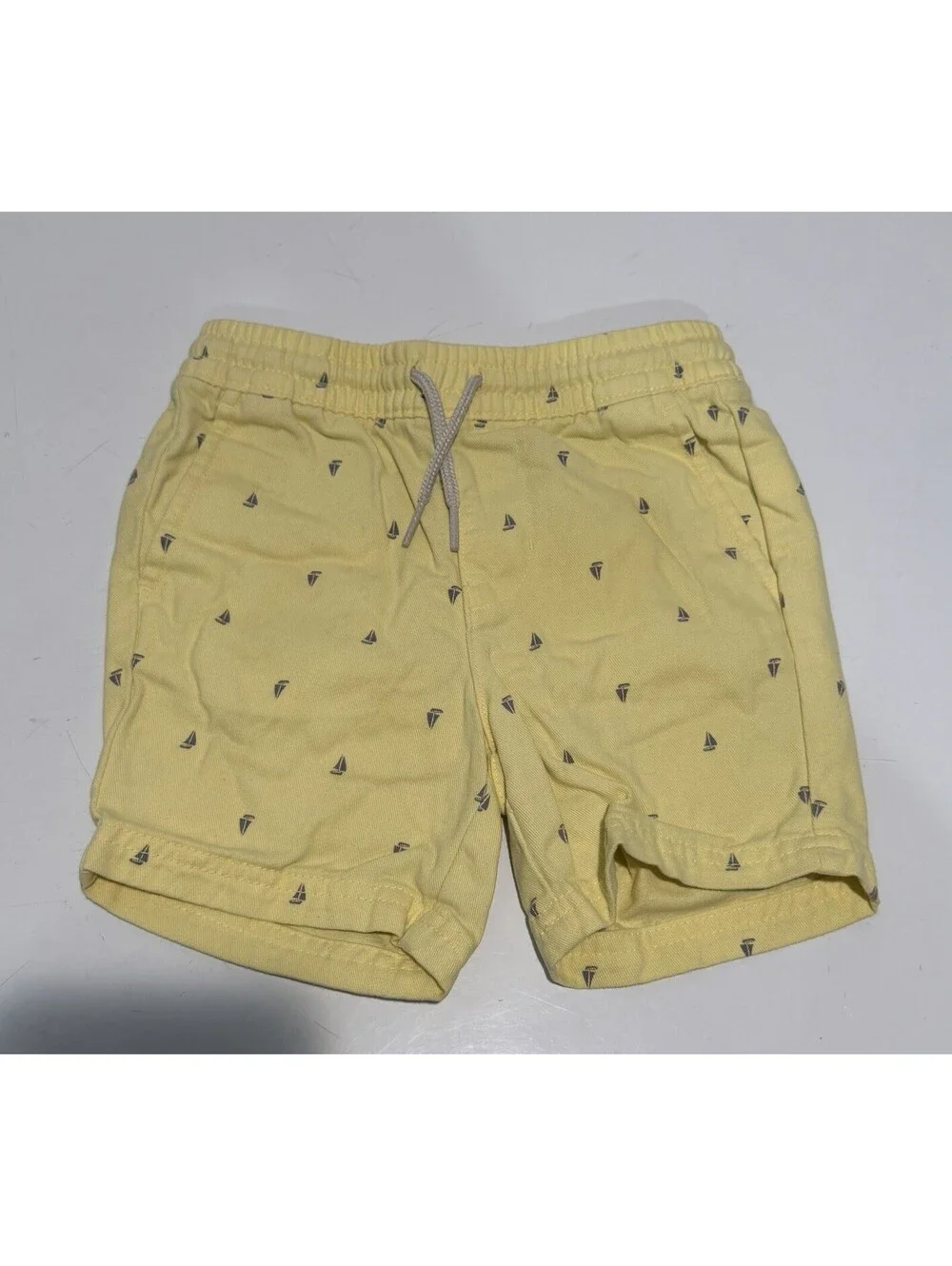 Toddlers Boys Old Navy Short Size 2T Yellow Sailboat Print